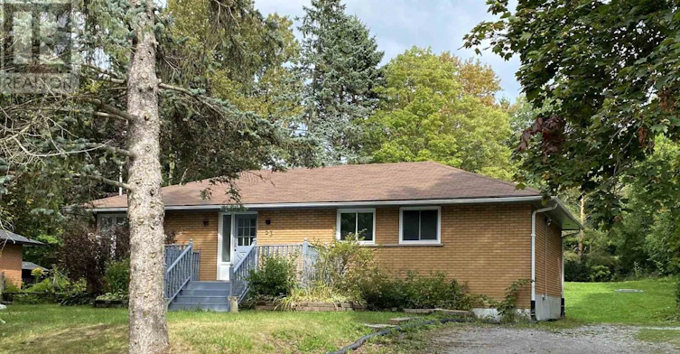 MAIN-53 Belfry Drive, Newmarket, ON, L3Y 3E9