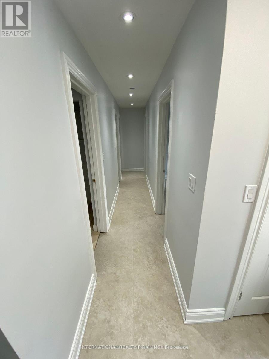 MAIN-53 Belfry Drive, Newmarket, ON, L3Y 3E9 - 11