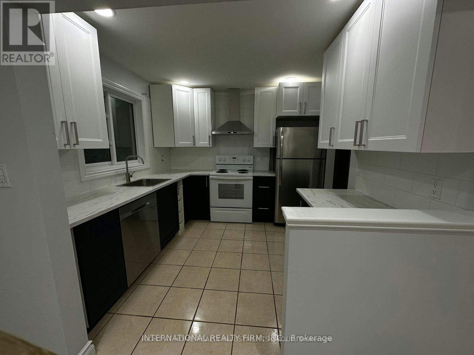 MAIN-53 Belfry Drive, Newmarket, ON, L3Y 3E9 - 3