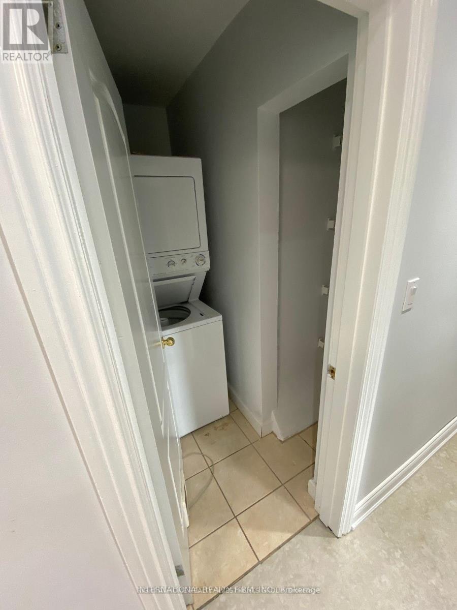 MAIN-53 Belfry Drive, Newmarket, ON, L3Y 3E9 - 10