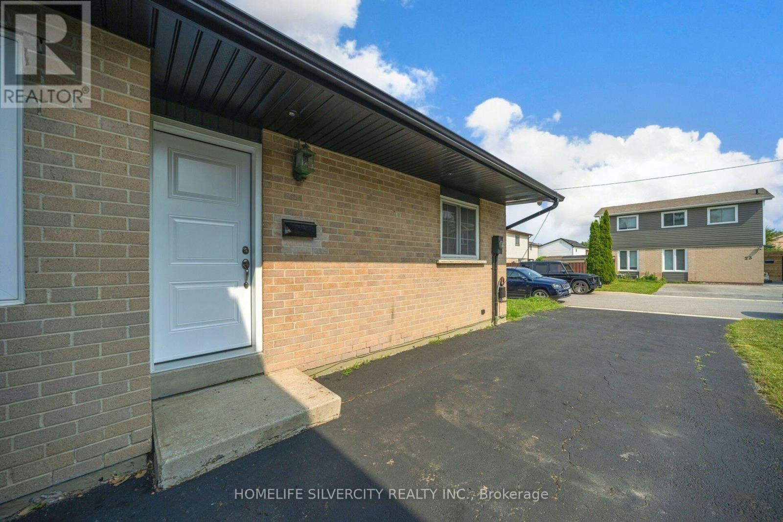 3 Hapsbury Square, Brampton, ON, L6S 1Y7