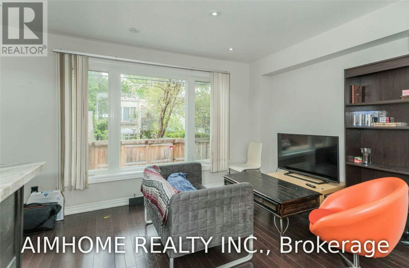 MAIN-212 Milan Street, Toronto, ON, M5A 3Z6 - 3