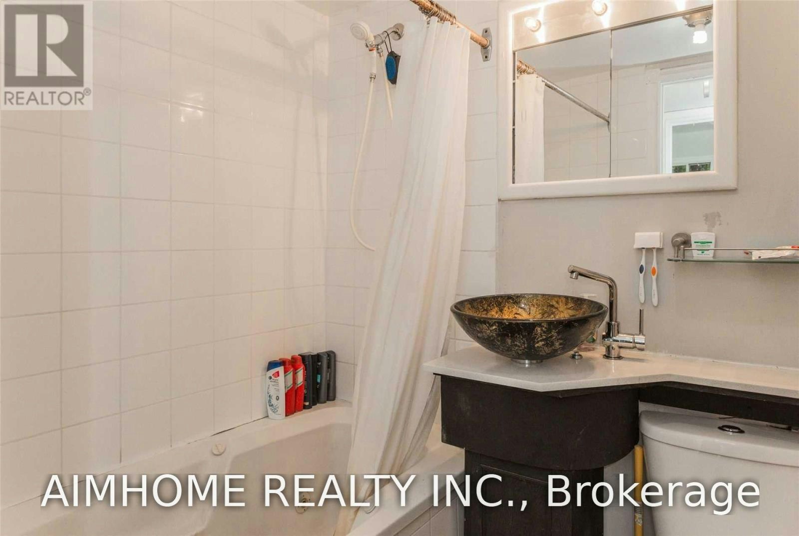 MAIN-212 Milan Street, Toronto, ON, M5A 3Z6 - 12