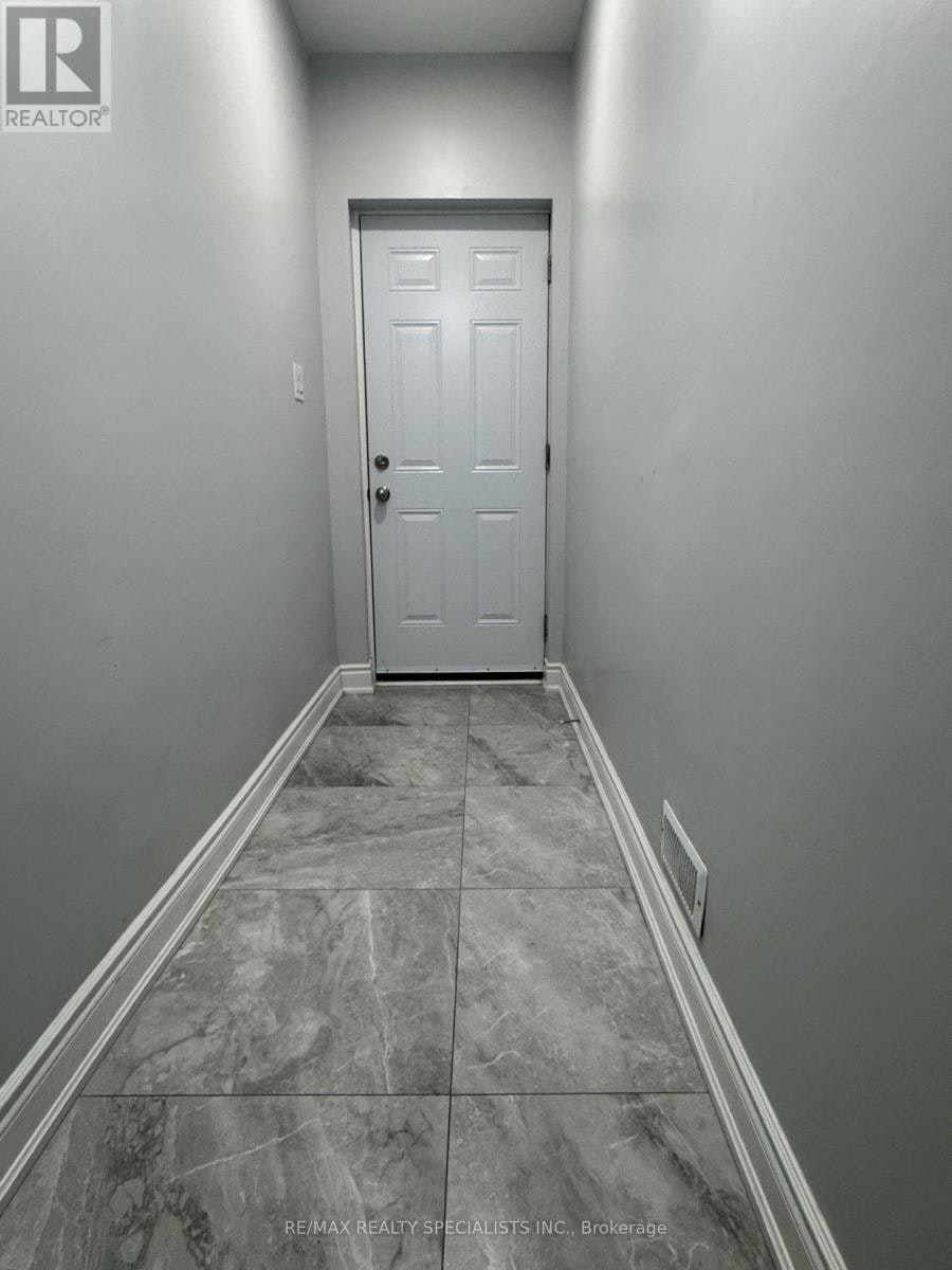 33 Bluffwood(basement Crescent, Brampton, ON, L6P 2P3 - 3