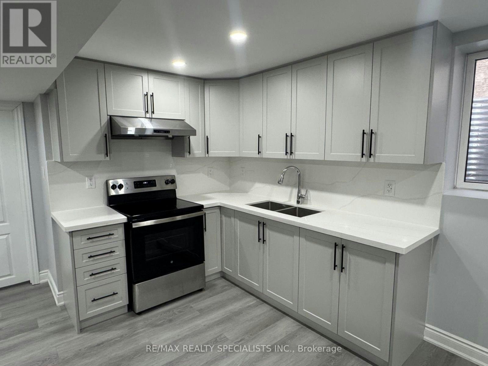 33 Bluffwood(basement Crescent, Brampton, ON, L6P 2P3 - 2