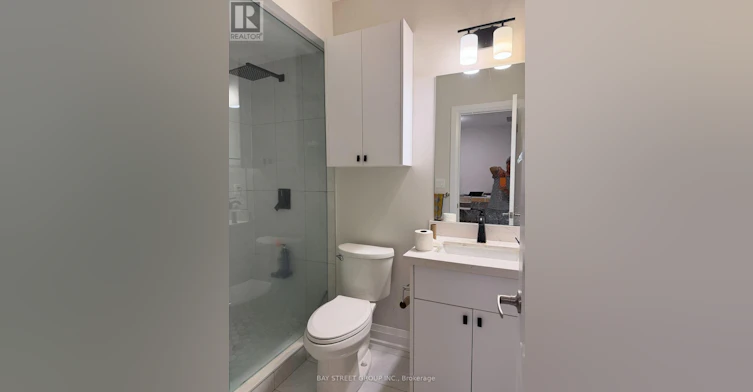16 Queen Magdalene Place, Toronto, ON, M2H 0A6 - 2