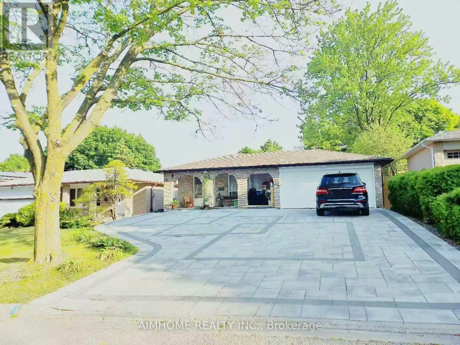 28 Castle Harbour Lane W, Markham, ON, L3T 3A2