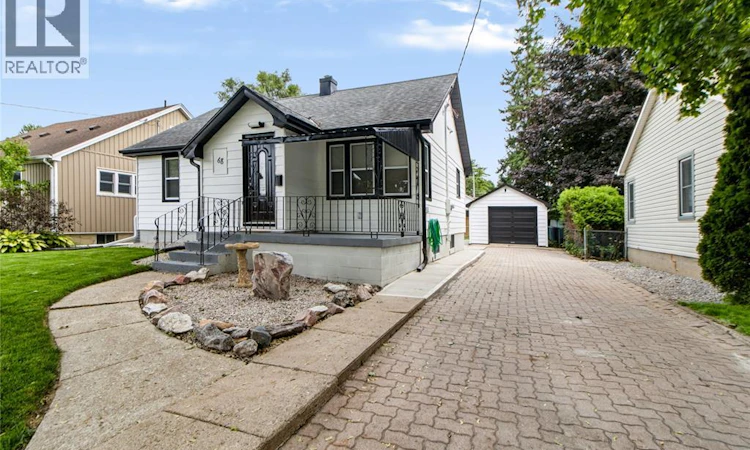 68 Tweedsmuir Avenue East