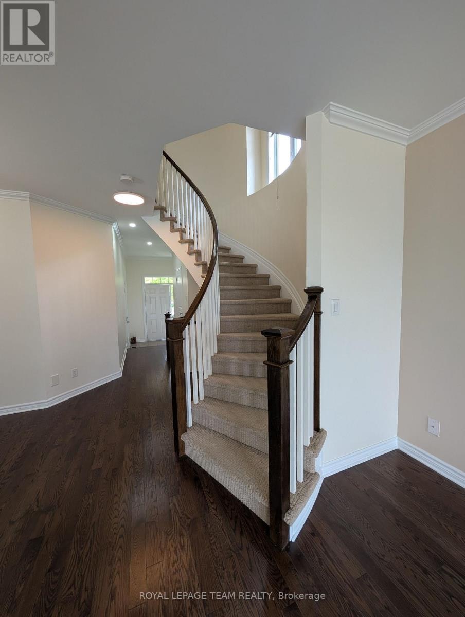34 Torbec Avenue E, Ottawa, ON, K2T 0B6