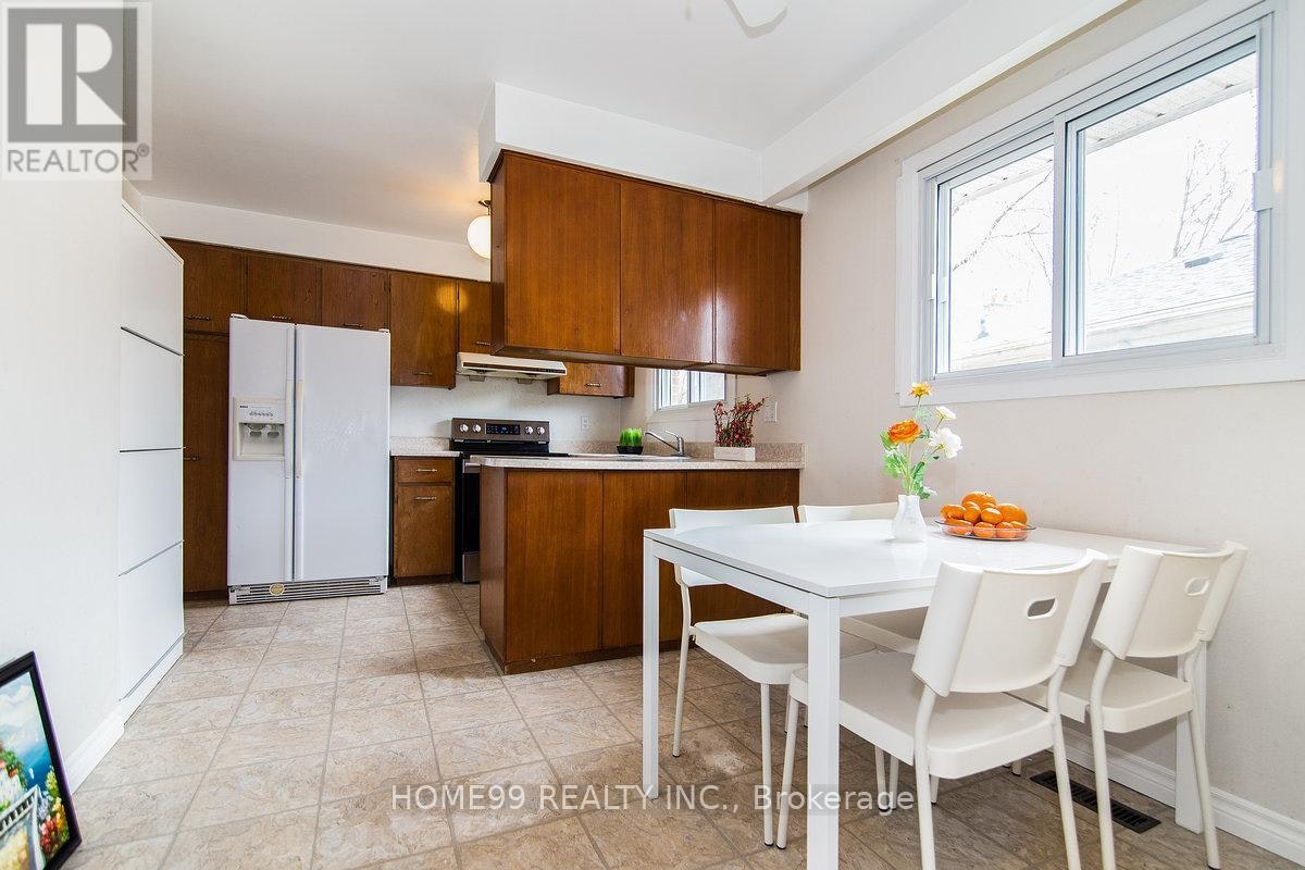 UPPER-137 Pineway Boulevard, Toronto, ON, M2H 1A9 - 12