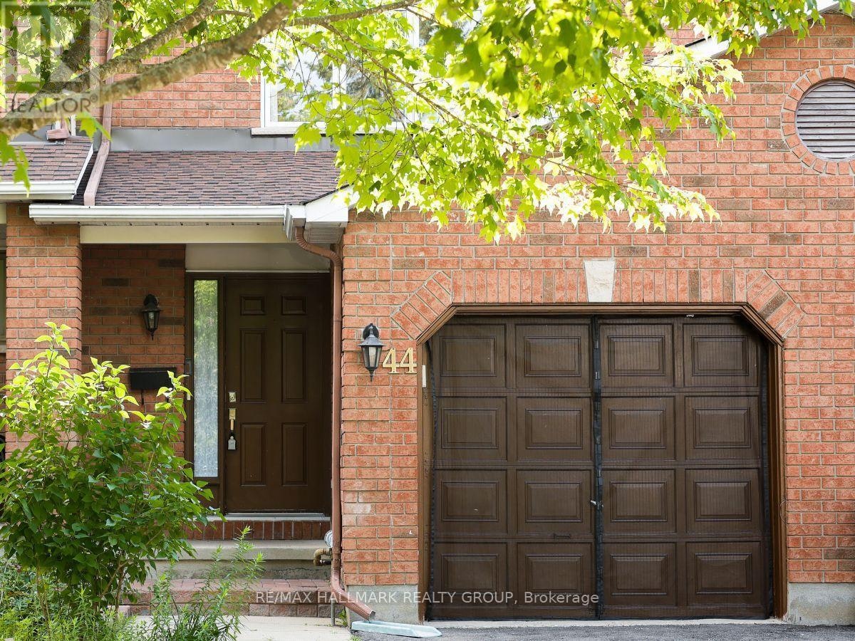 44 Winnegreen Court, Ottawa, ON, K1G 5S2