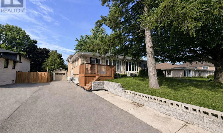 1323 Redbank Crescent