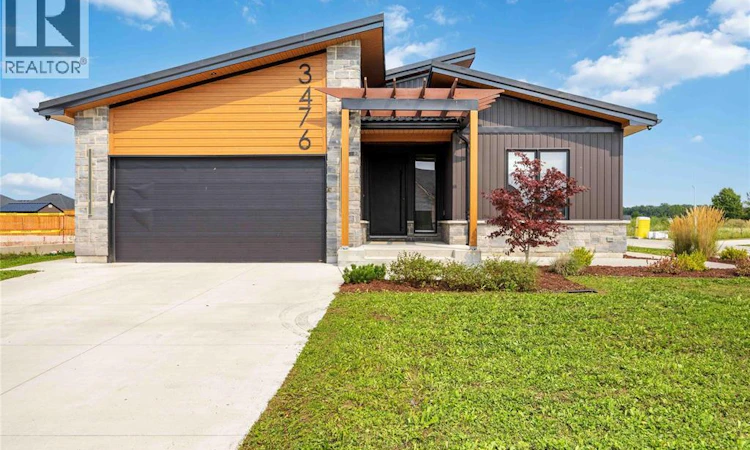 3476 Paul Crescent