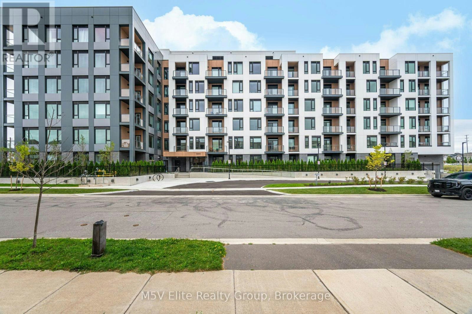 213-1440 Clarriage Court, Milton, ON, L9T 2X5