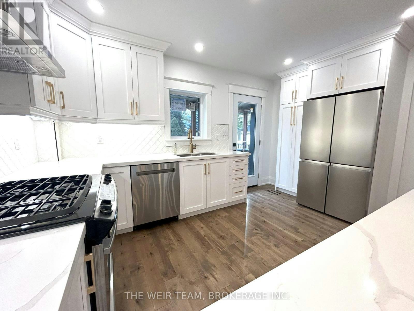 3 Costain Avenue, Toronto, ON, M4E 2G7 - 5