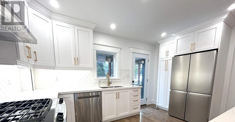 3 Costain Avenue, Toronto, ON, M4E 2G7 - 5