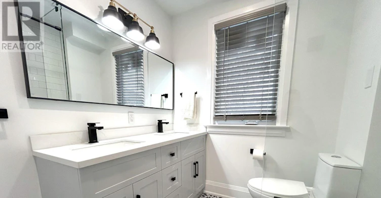 3 Costain Avenue, Toronto, ON, M4E 2G7 - 14