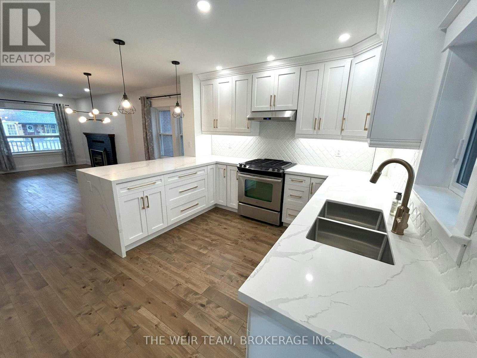 3 Costain Avenue, Toronto, ON, M4E 2G7 - 4