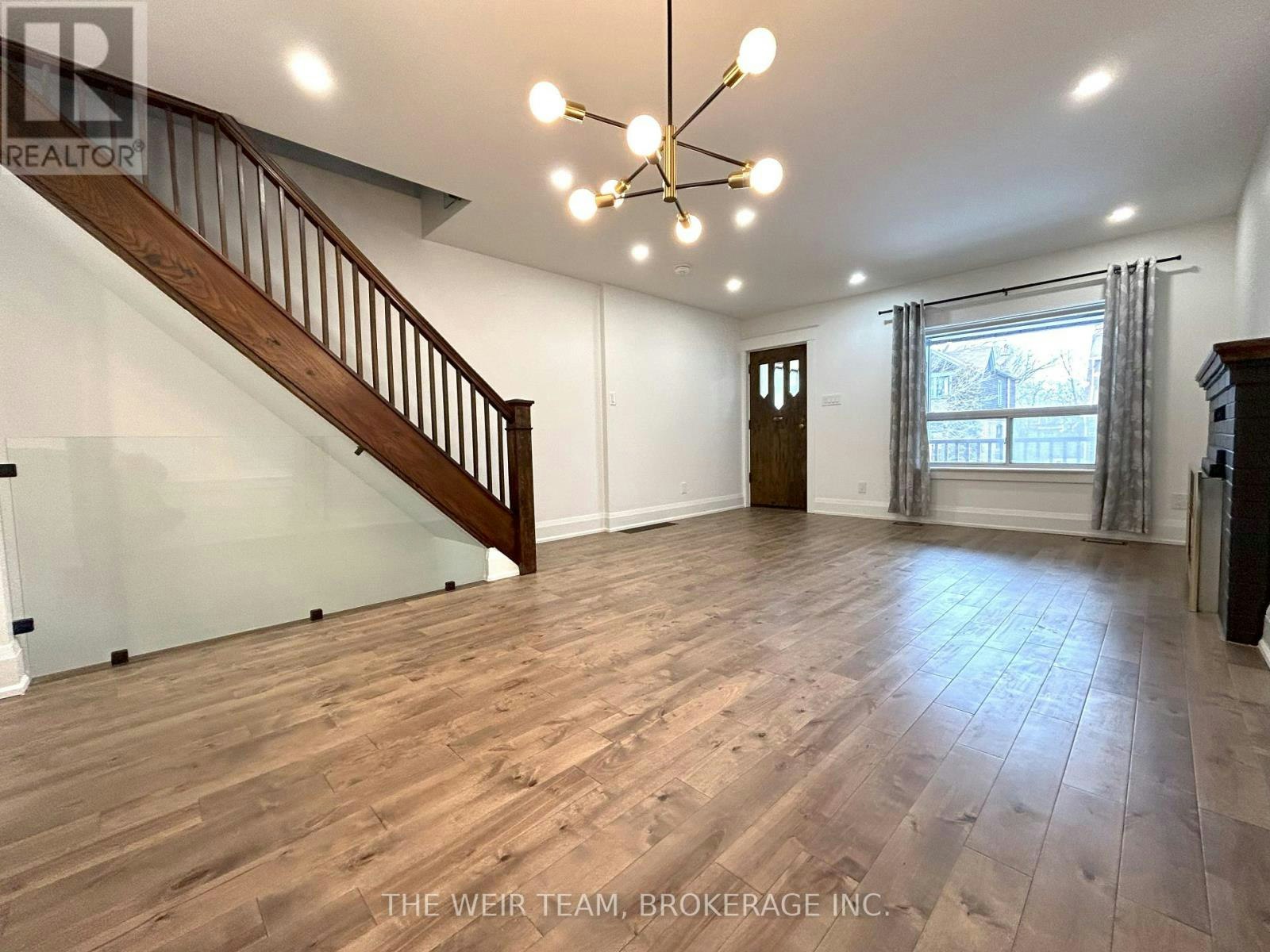 3 Costain Avenue, Toronto, ON, M4E 2G7 - 9