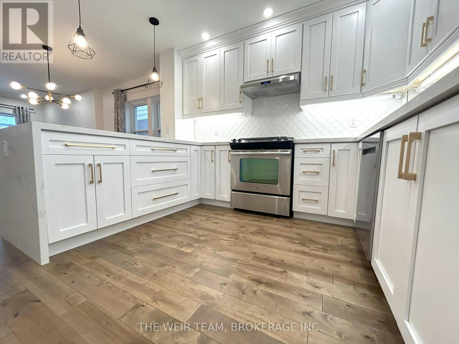 3 Costain Avenue, Toronto, ON, M4E 2G7 - 3