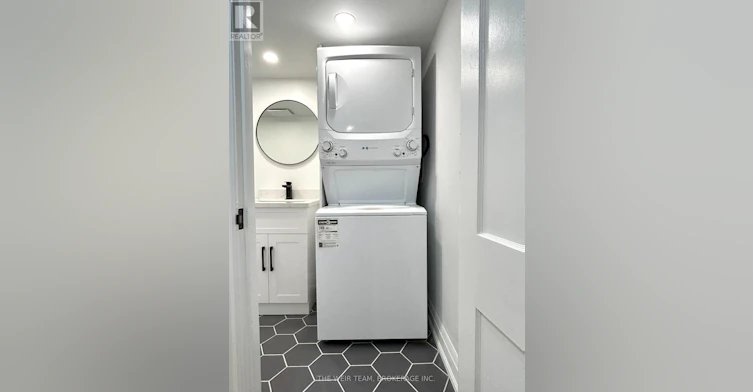 3 Costain Avenue, Toronto, ON, M4E 2G7 - 20