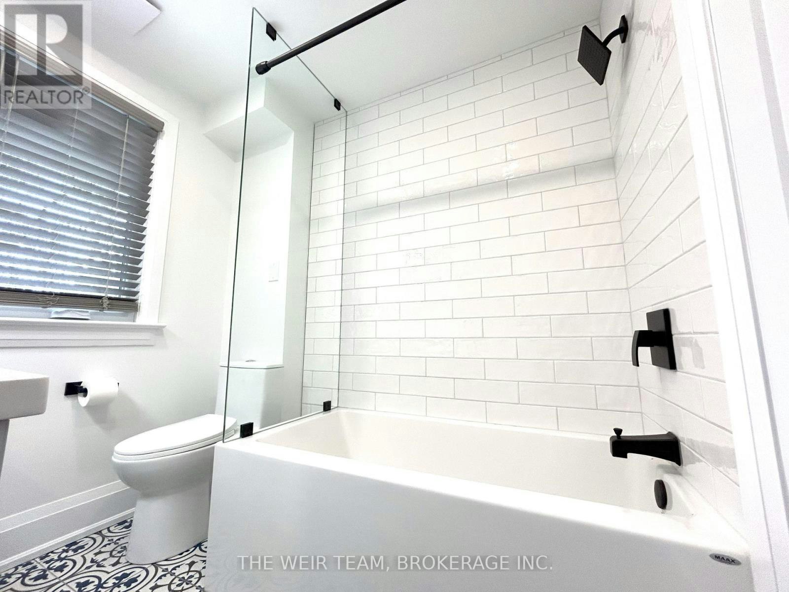 3 Costain Avenue, Toronto, ON, M4E 2G7 - 15