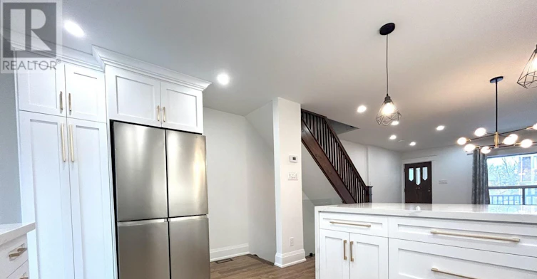 3 Costain Avenue, Toronto, ON, M4E 2G7 - 7