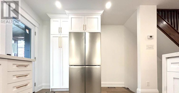 3 Costain Avenue, Toronto, ON, M4E 2G7 - 6
