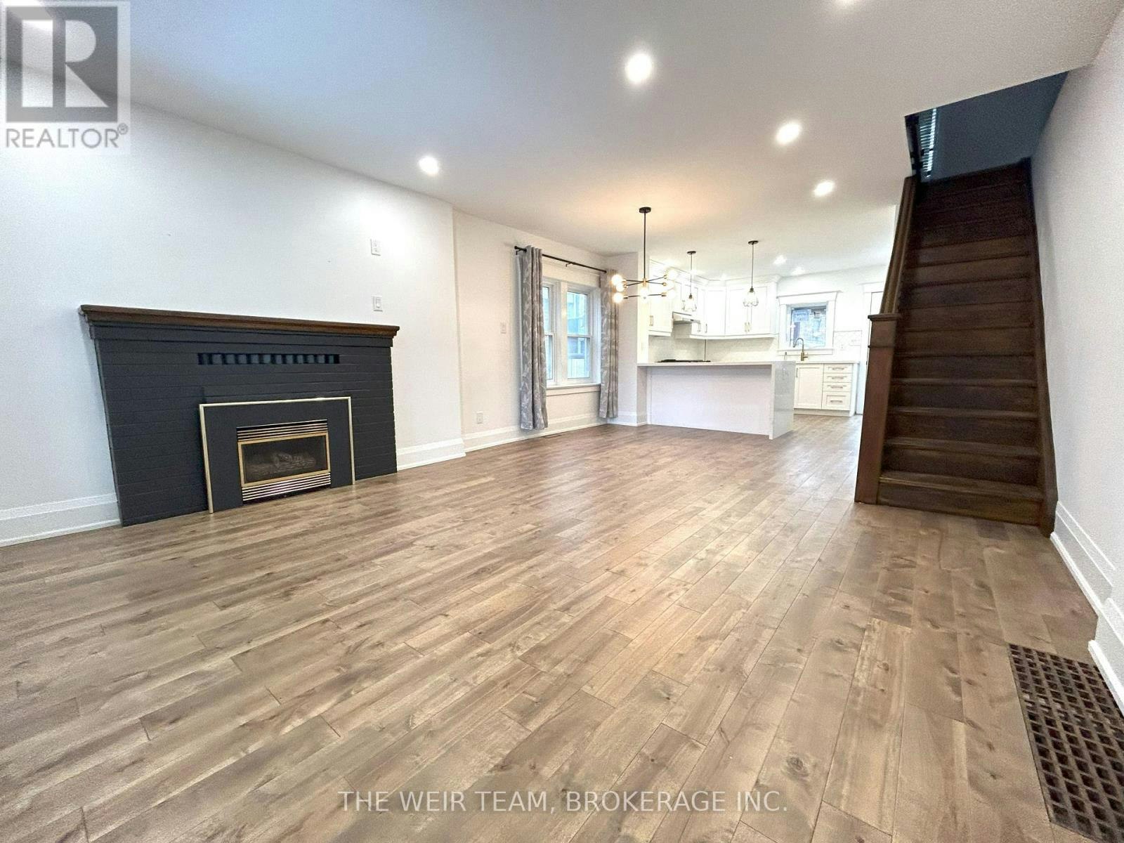 3 Costain Avenue, Toronto, ON, M4E 2G7 - 8