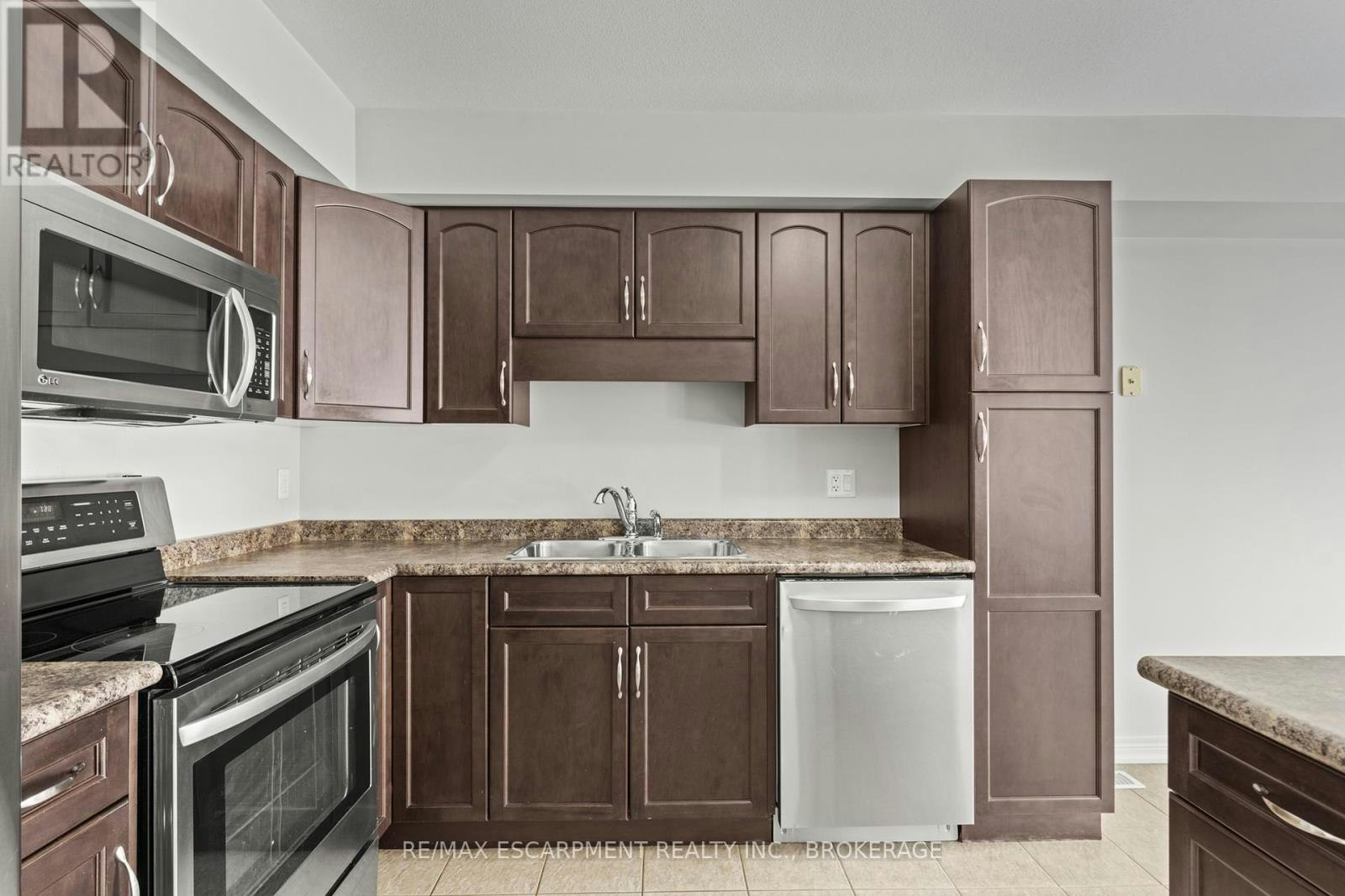 MAIN-141 Winterberry Boulevard, Thorold, ON, L2V 5G6 - 11