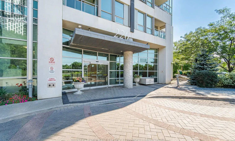 305-220 Burnhamthorpe Road W