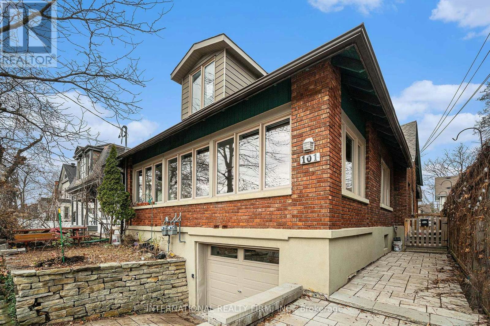 101 Cameron Avenue, Ottawa, ON, K1S 0W8