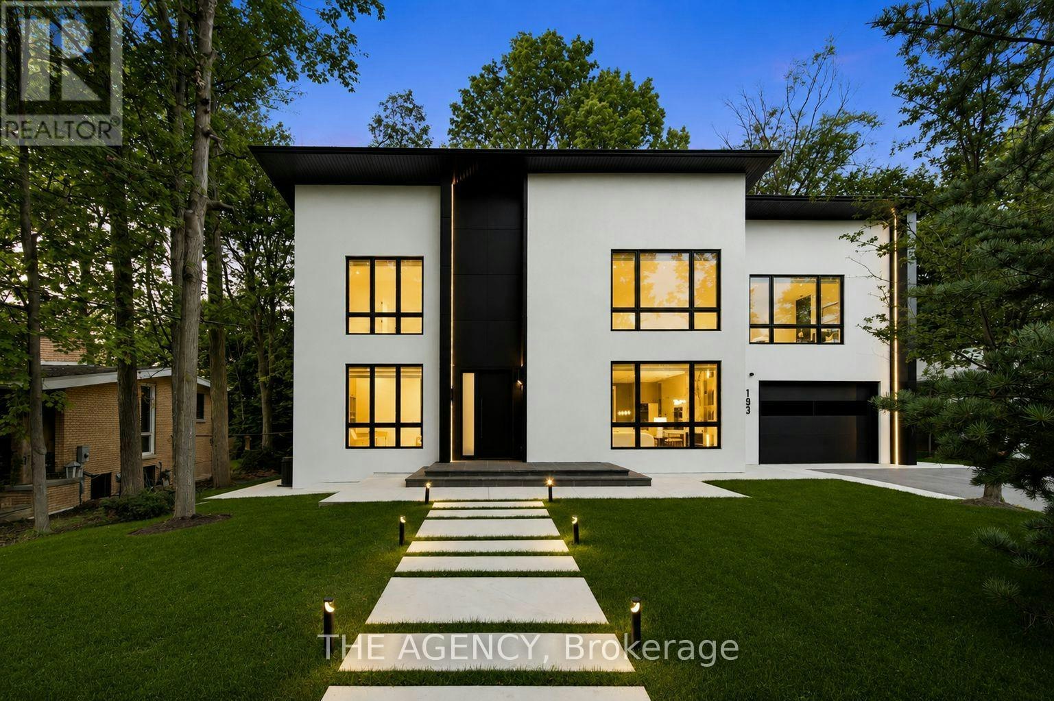 193 Beechwood Crescent, Newmarket, ON, L3Y 1W2