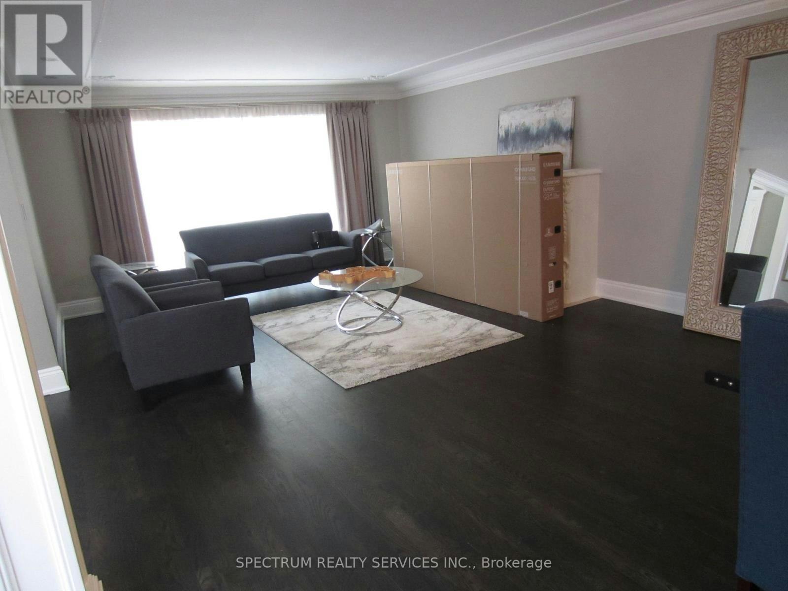 135 Hayhoe Avenue, Vaughan, ON, L4L 1S5 - 6