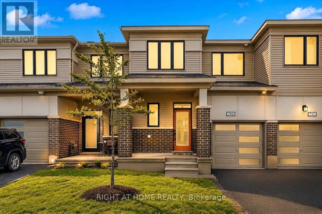 709 Derreen Avenue, Ottawa, ON, K2S 2Z2