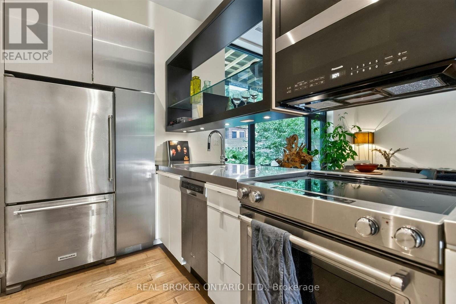 90A Kingsway Way SOUTH, Toronto, ON, M6S 3T3 - 5