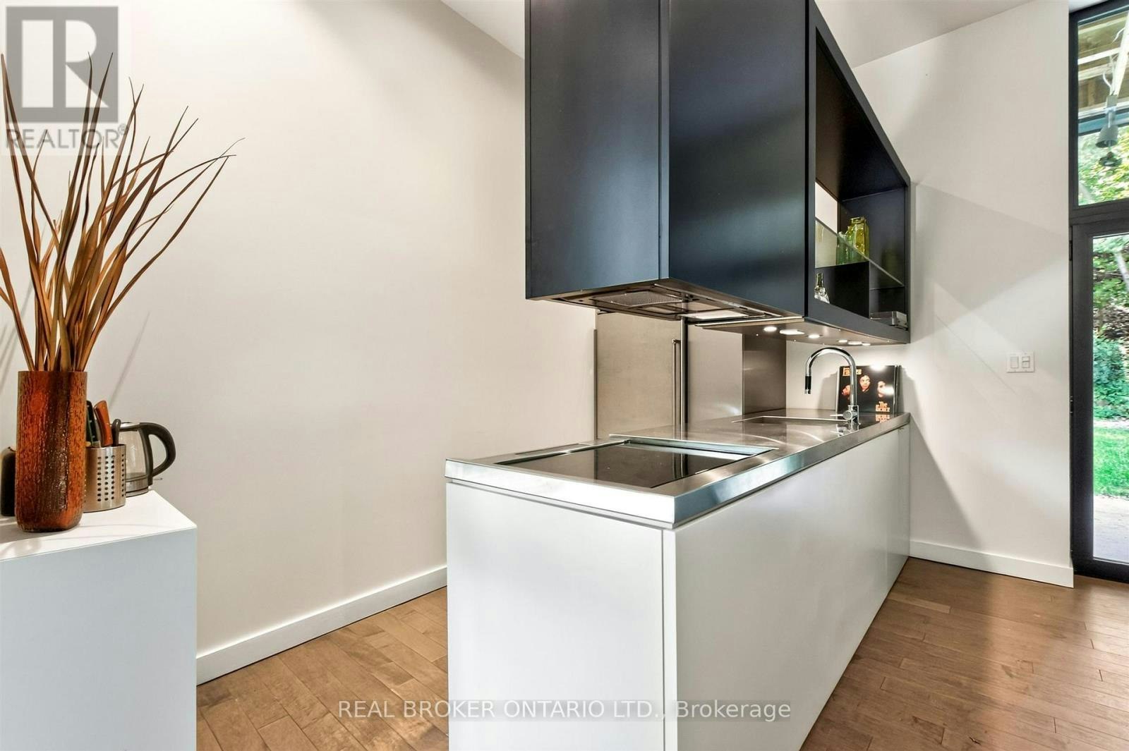 90A Kingsway Way SOUTH, Toronto, ON, M6S 3T3 - 4