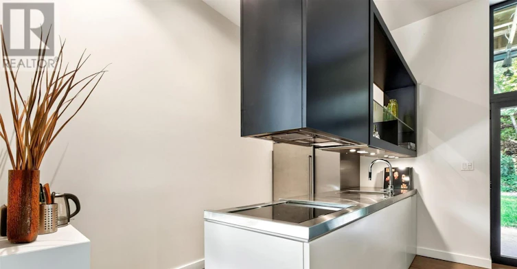 90A Kingsway Way SOUTH, Toronto, ON, M6S 3T3 - 4