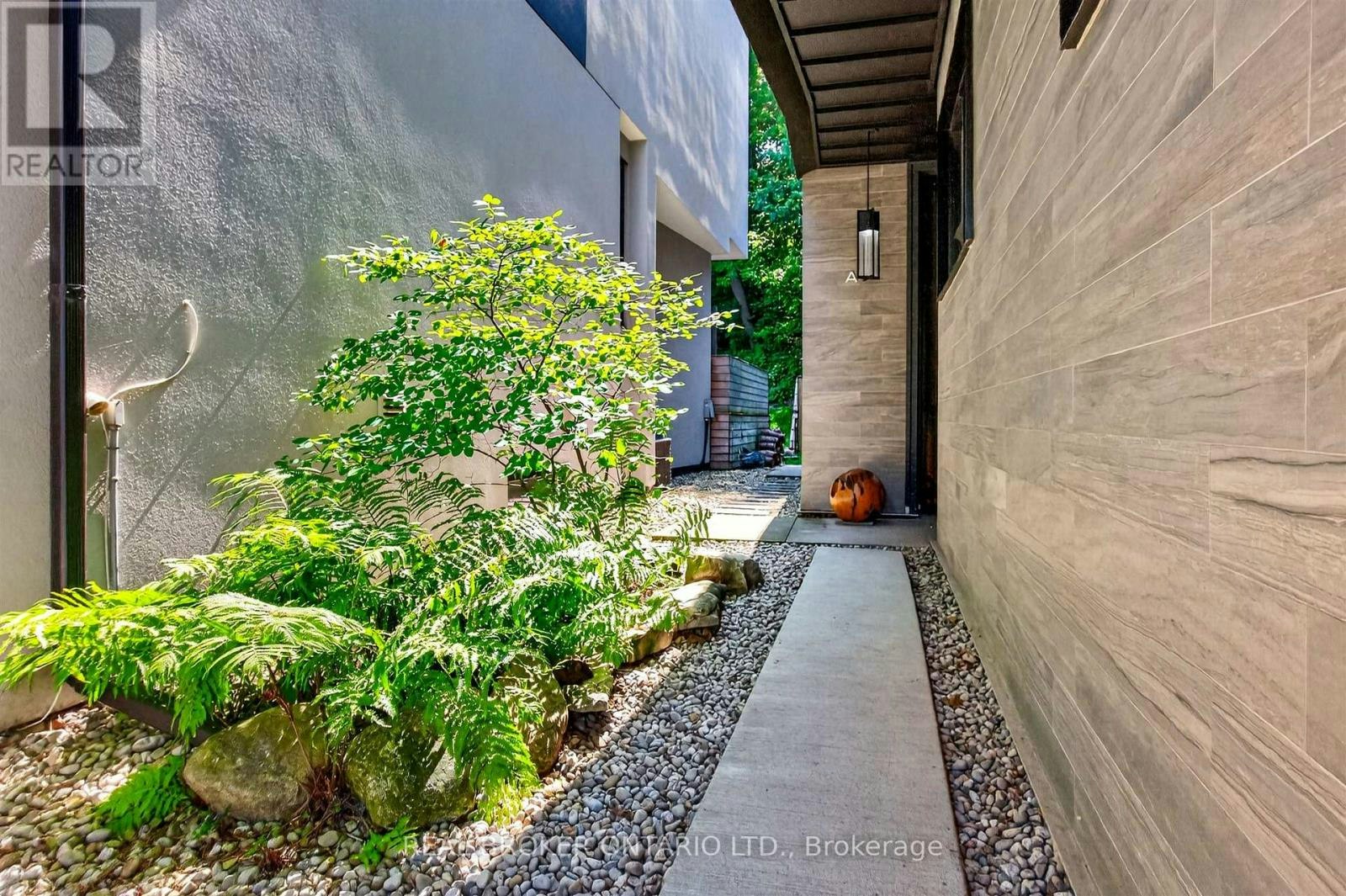 90A Kingsway Way SOUTH, Toronto, ON, M6S 3T3