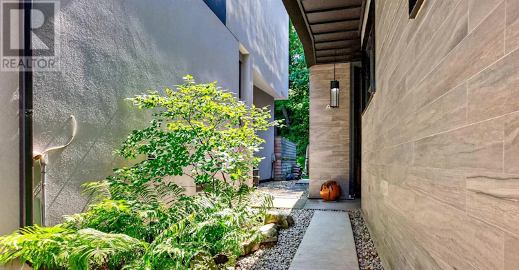 90A Kingsway Way SOUTH, Toronto, ON, M6S 3T3