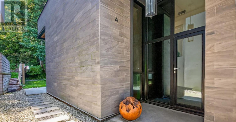 90A Kingsway Way SOUTH, Toronto, ON, M6S 3T3 - 2