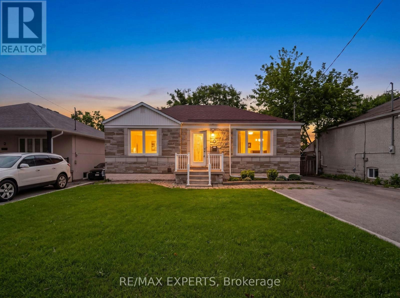 8 Palamar Road, Toronto, ON, M3M 1L1