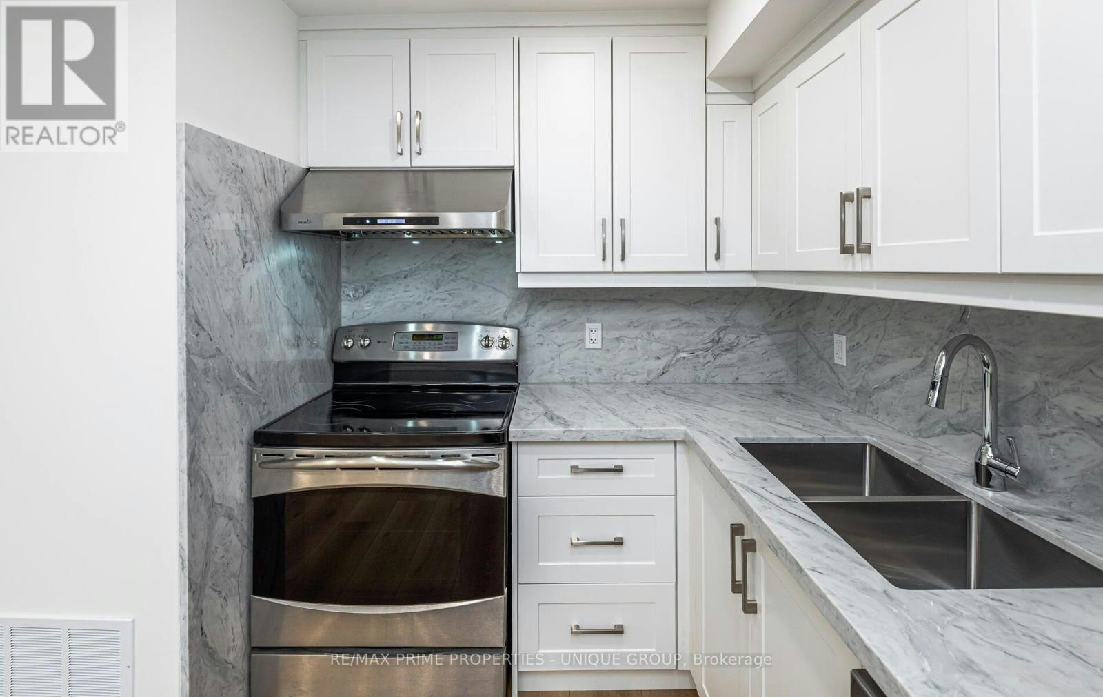 3-45 Astoria Avenue, Toronto, ON, M6N 2V6 - 7
