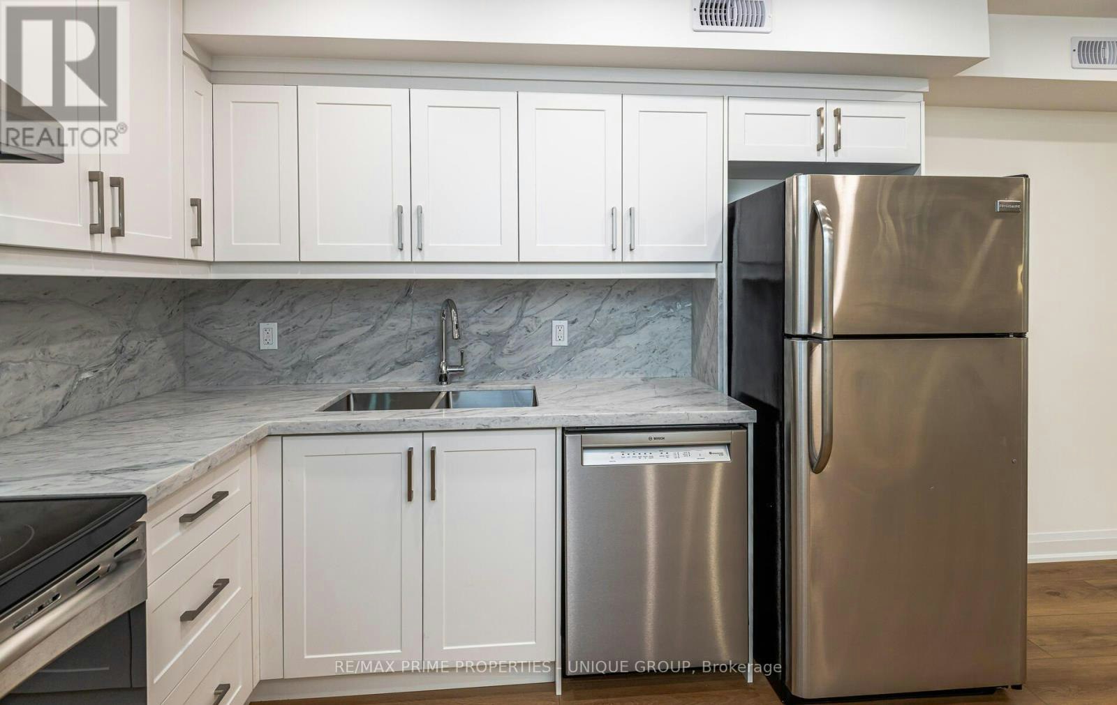 3-45 Astoria Avenue, Toronto, ON, M6N 2V6 - 6