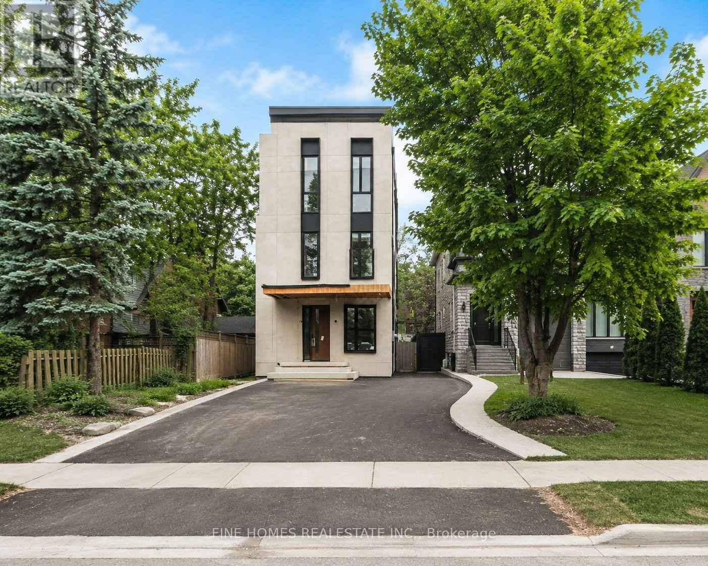47 Yonge Boulevard - 2