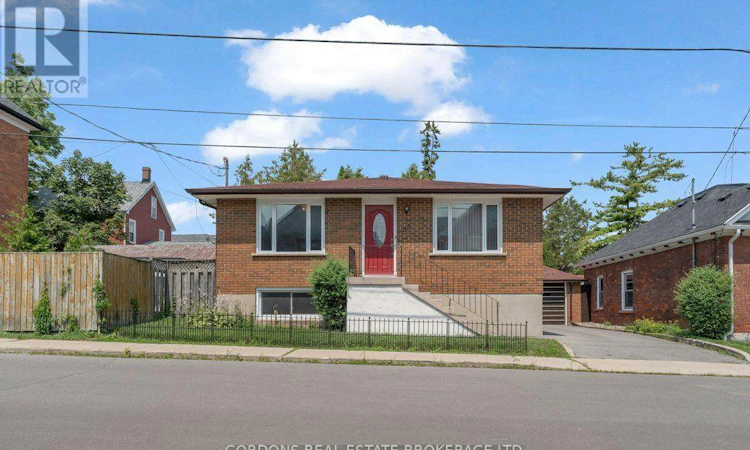33 Plum Street