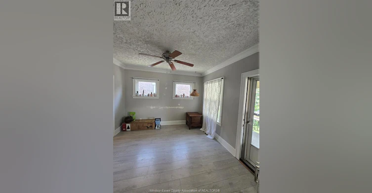 1097 Elsmere Avenue, Windsor, ON, N9A 2B1 - 2