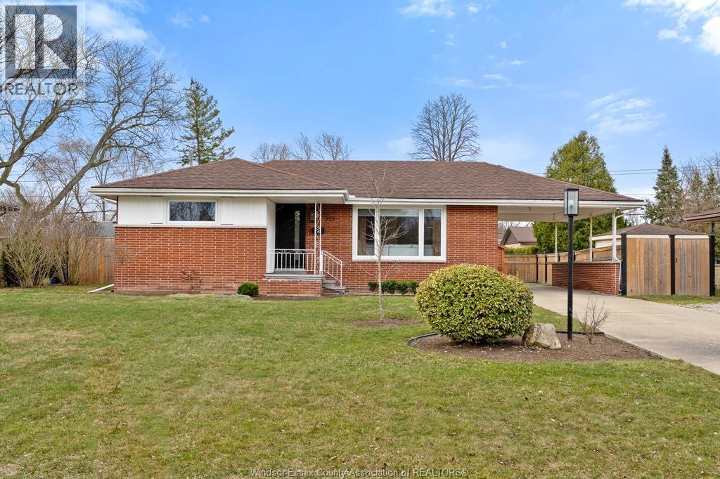 735 Lounsborough, Windsor, ON, N9G 1G1