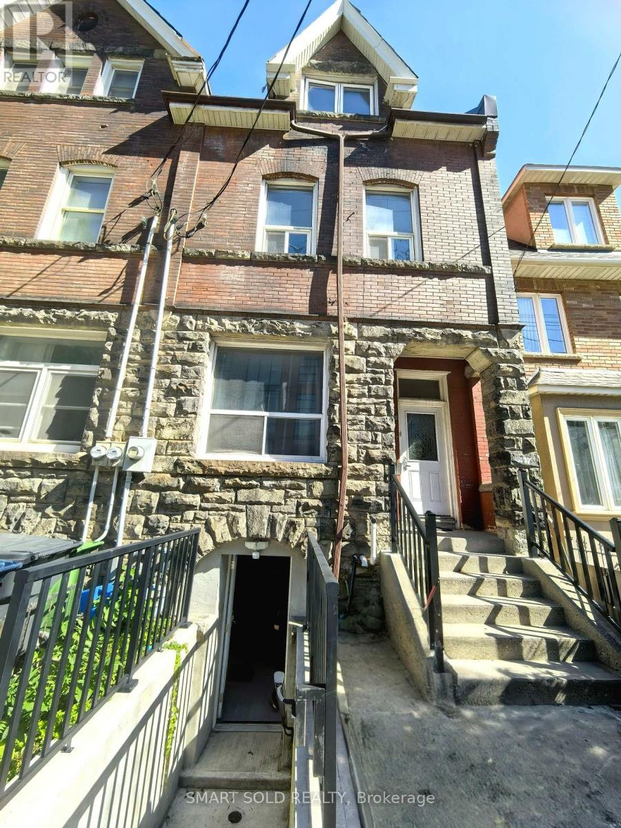 UPPER-437 Bathurst Street, Toronto, ON, M5T 2S9