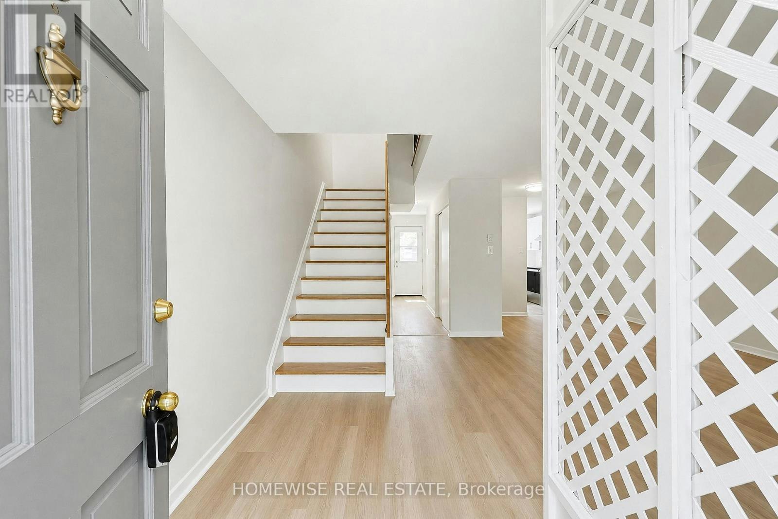 8-1400 Winding Trail, Mississauga, ON, L4X 1W9 - 2